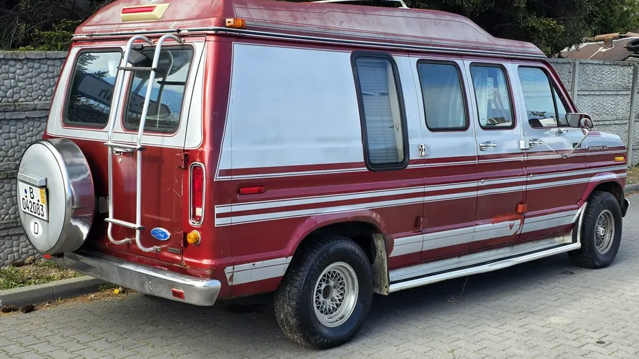 FORD Econoline -