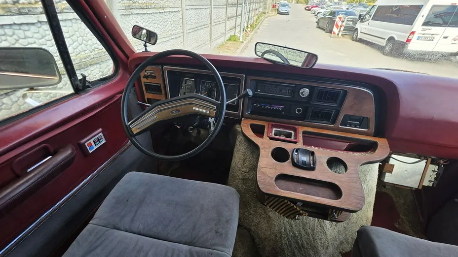 FORD Econoline -