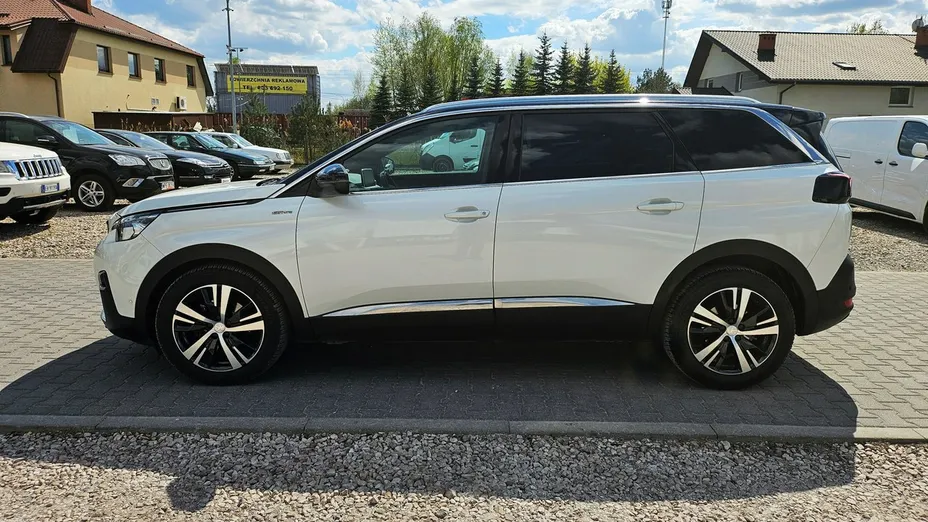 PEUGEOT 5008 -