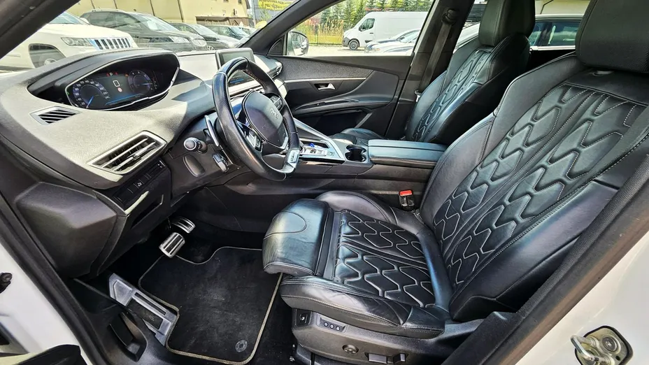 PEUGEOT 5008 -