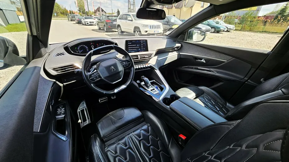 PEUGEOT 5008 -