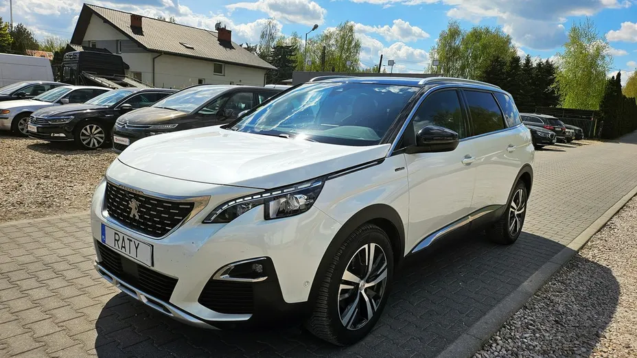 PEUGEOT 5008 -