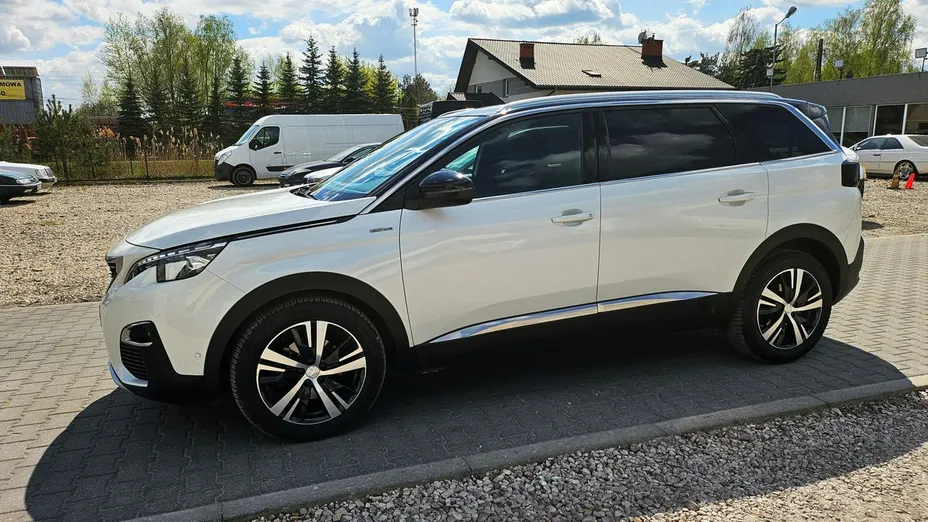 PEUGEOT 5008 -