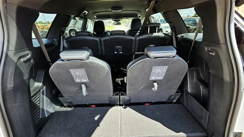 PEUGEOT 5008 -