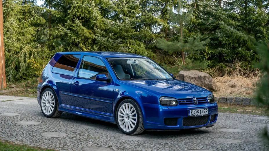 VOLKSWAGEN Golf -