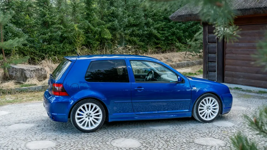 VOLKSWAGEN Golf -