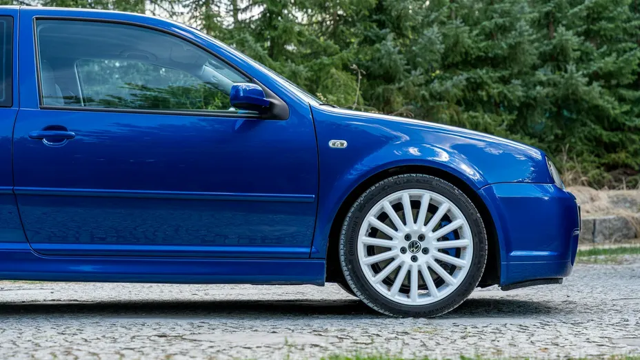VOLKSWAGEN Golf -
