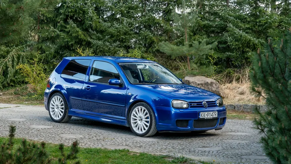 VOLKSWAGEN Golf -