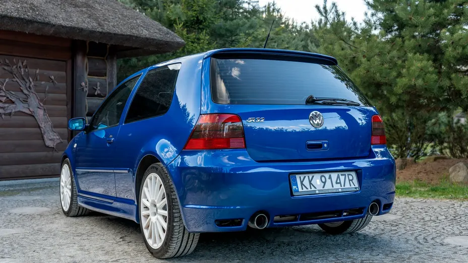 VOLKSWAGEN Golf -