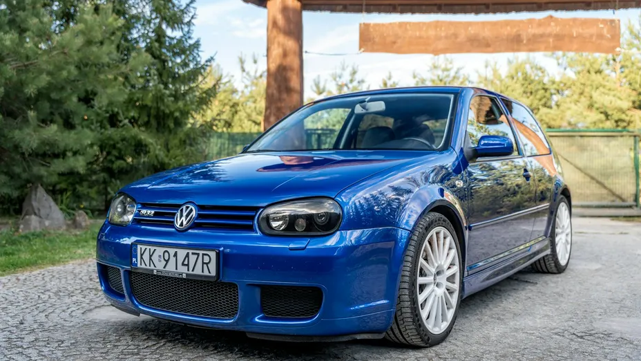 VOLKSWAGEN Golf -