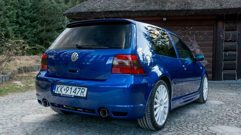 VOLKSWAGEN Golf -