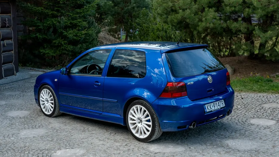 VOLKSWAGEN Golf -