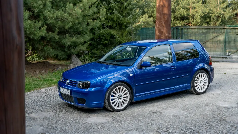 VOLKSWAGEN Golf -