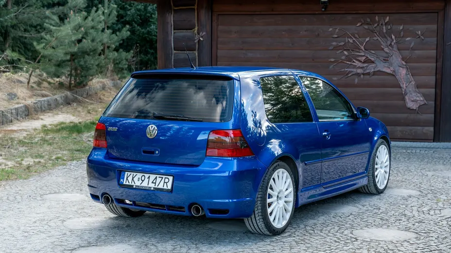 VOLKSWAGEN Golf -