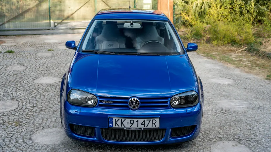 VOLKSWAGEN Golf -