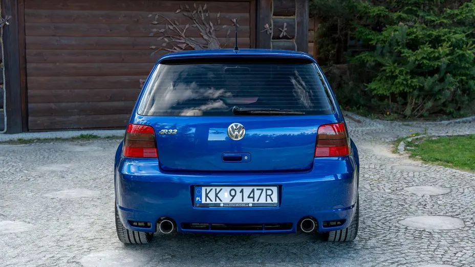 VOLKSWAGEN Golf -
