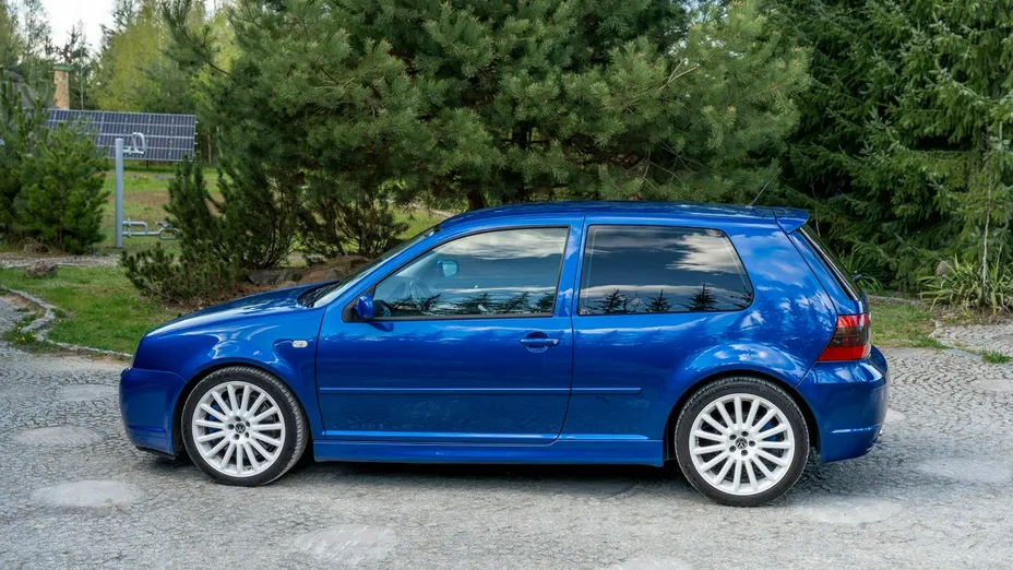 VOLKSWAGEN Golf -