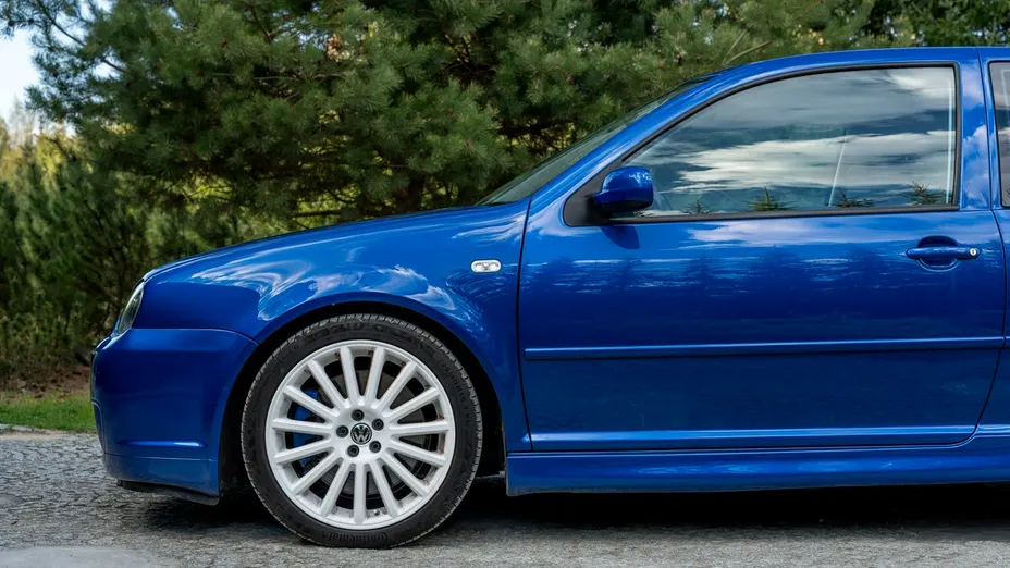 VOLKSWAGEN Golf -