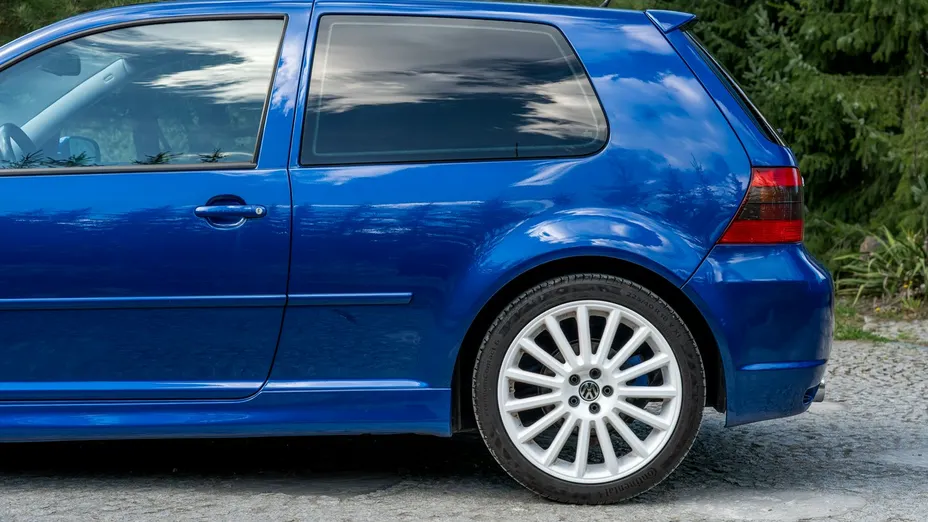 VOLKSWAGEN Golf -
