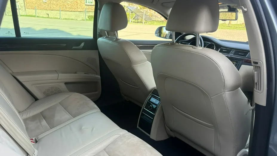 SKODA Superb -