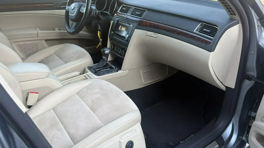 SKODA Superb -