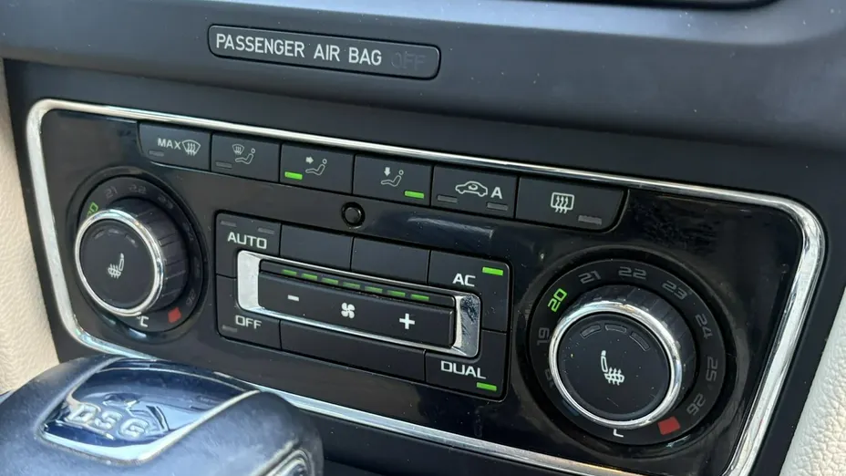 SKODA Superb -