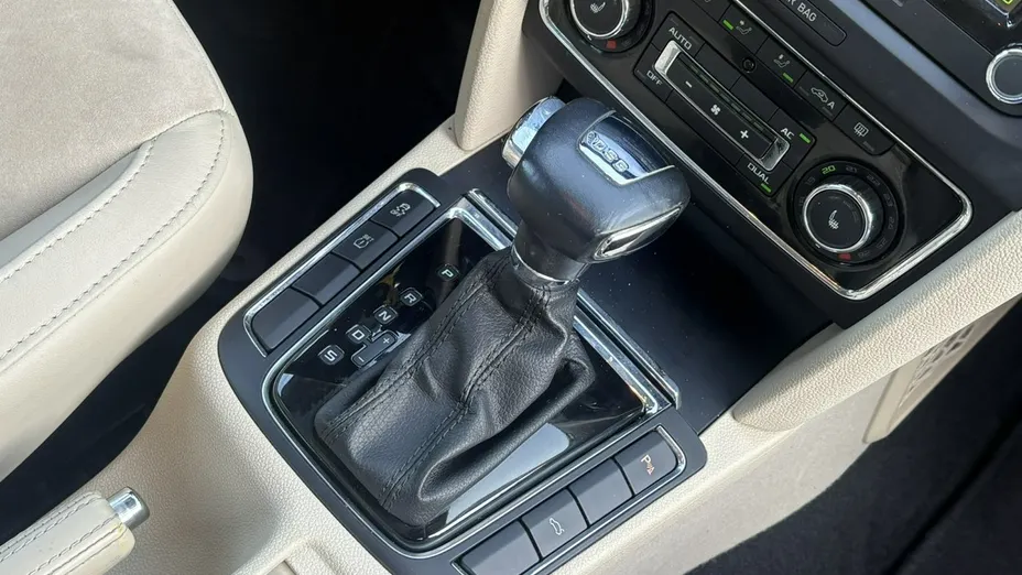 SKODA Superb -