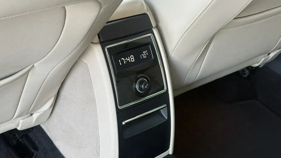 SKODA Superb -
