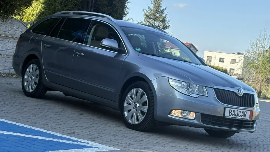 SKODA Superb -
