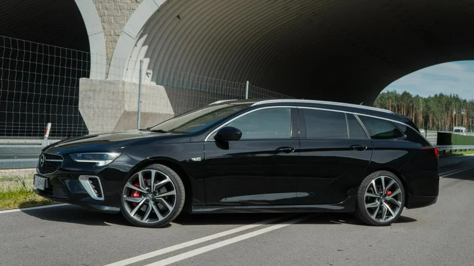 OPEL Insignia -
