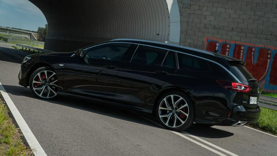 OPEL Insignia -