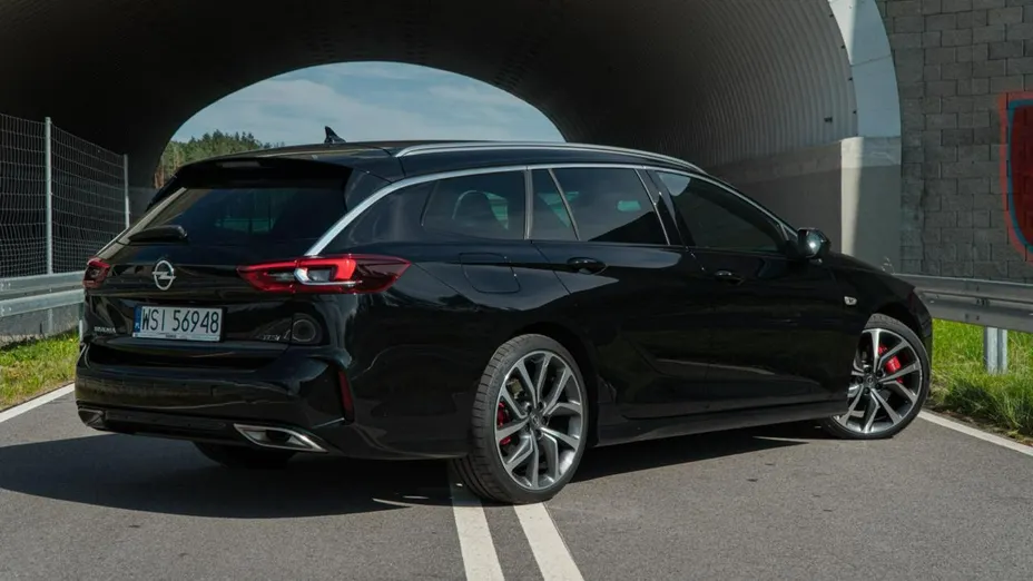 OPEL Insignia -