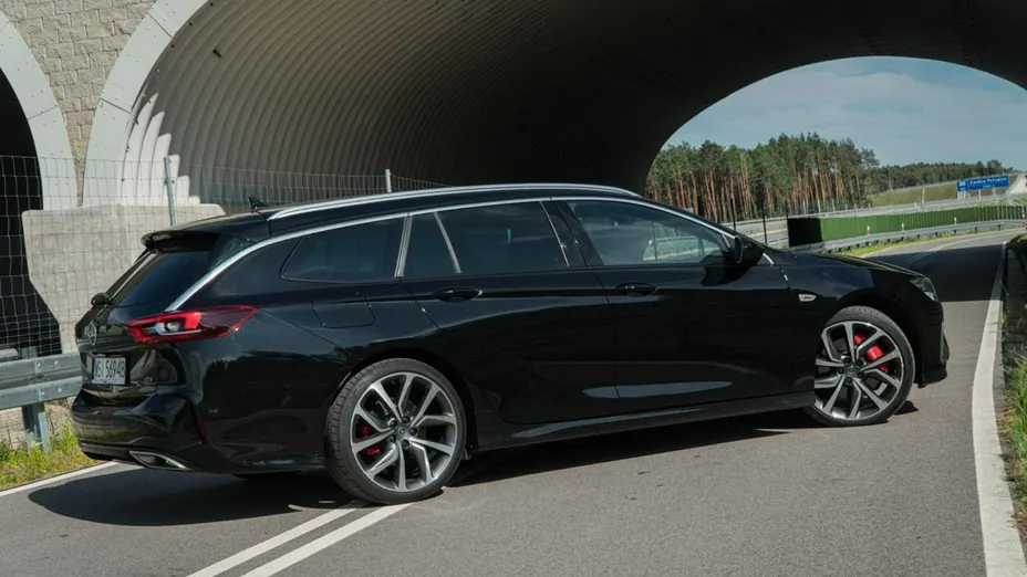 OPEL Insignia -