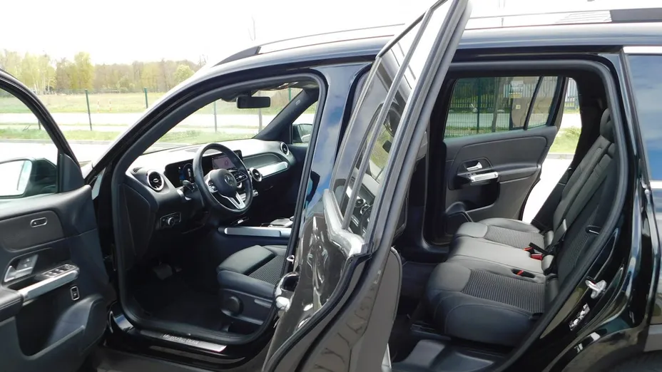 MERCEDES-BENZ GLB -