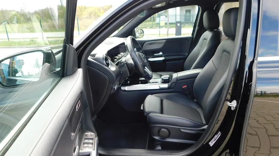 MERCEDES-BENZ GLB -