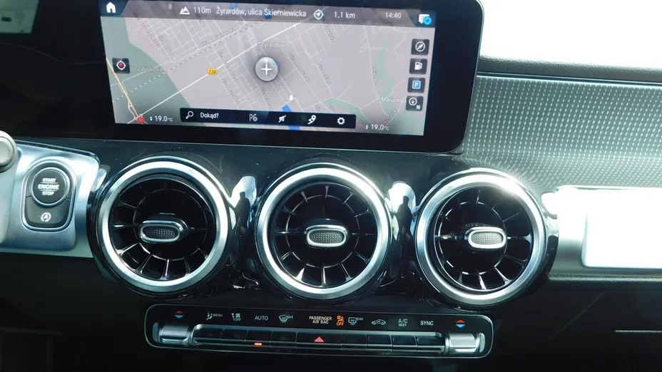 MERCEDES-BENZ GLB -