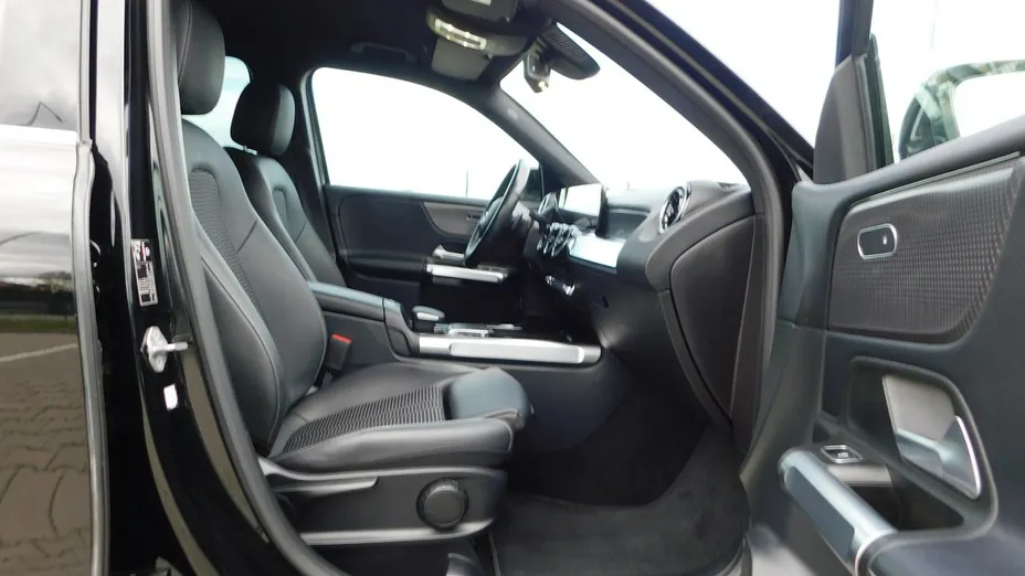 MERCEDES-BENZ GLB -