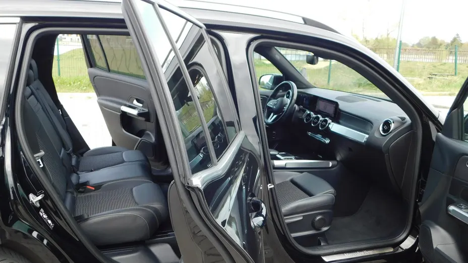 MERCEDES-BENZ GLB -