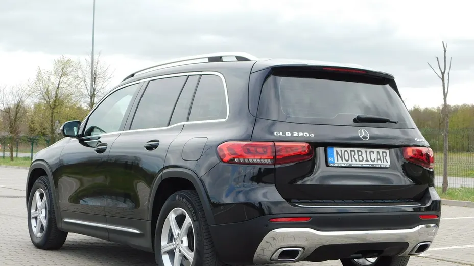 MERCEDES-BENZ GLB -