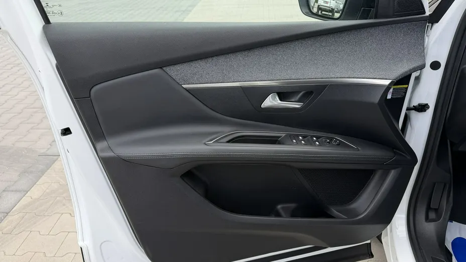 PEUGEOT 3008 -