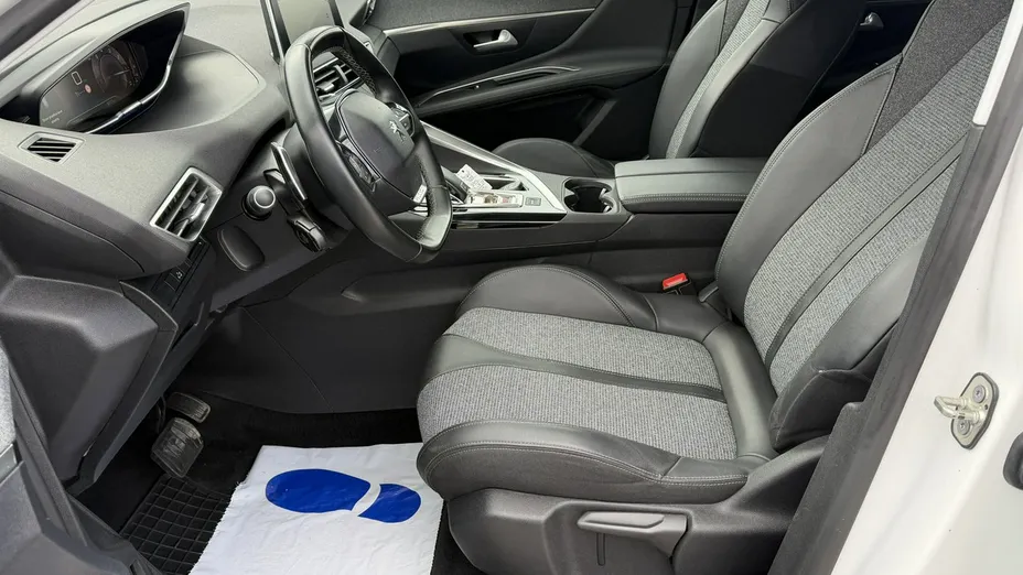 PEUGEOT 3008 -