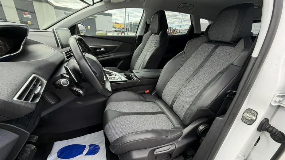 PEUGEOT 3008 -