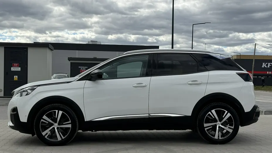 PEUGEOT 3008 -