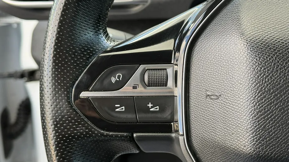 PEUGEOT 3008 -