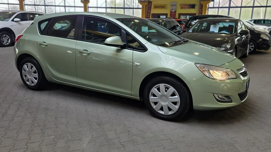 OPEL Astra -