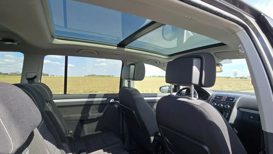 VOLKSWAGEN Touran -