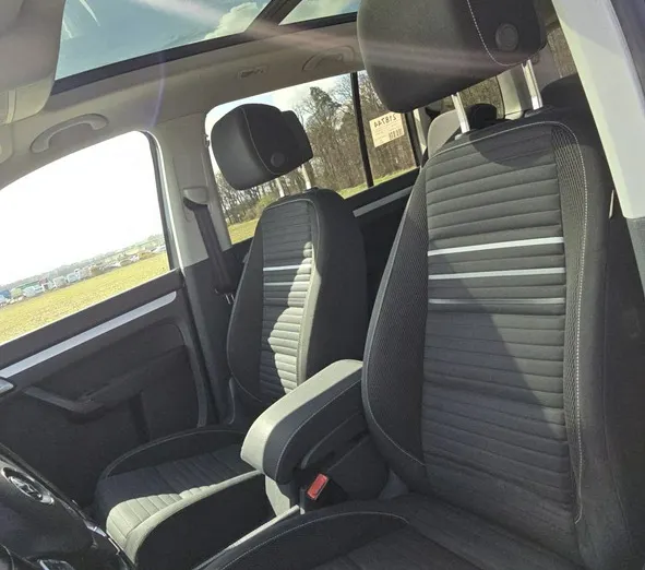 VOLKSWAGEN Touran -
