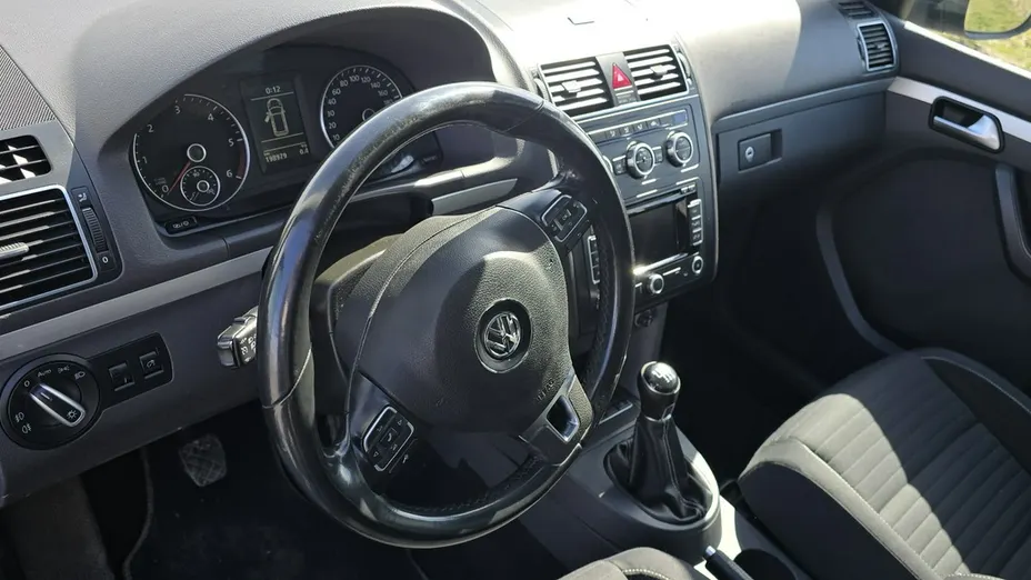 VOLKSWAGEN Touran -