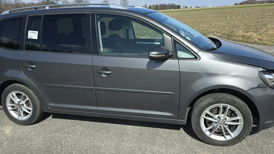 VOLKSWAGEN Touran -