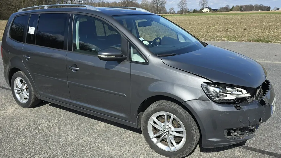 VOLKSWAGEN Touran -
